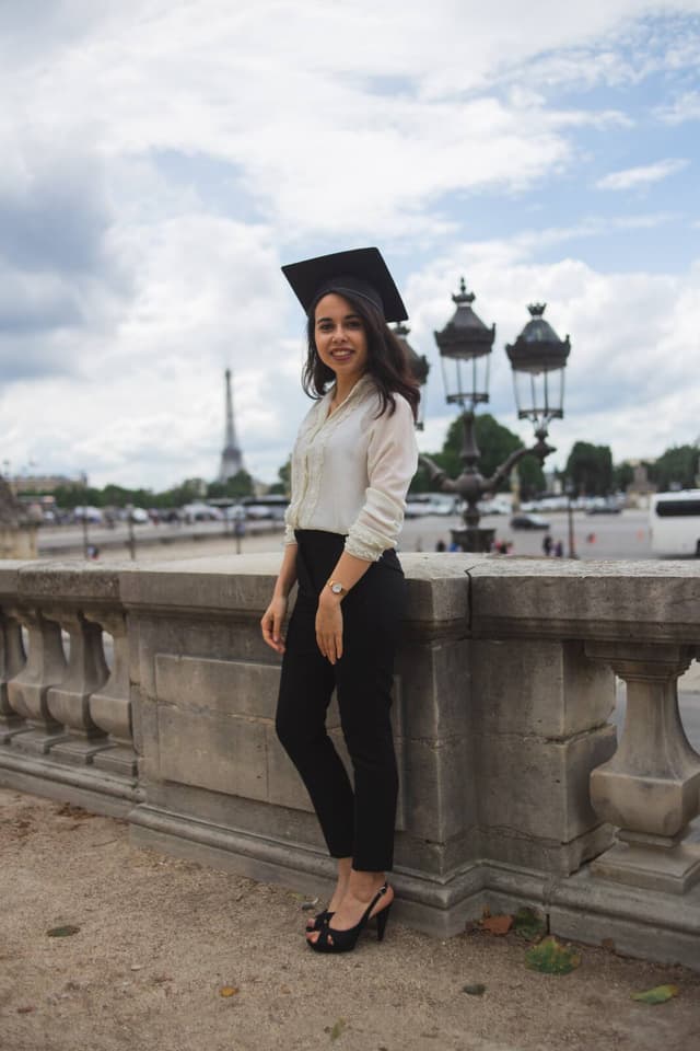 Groupe d'étudiants diplômés