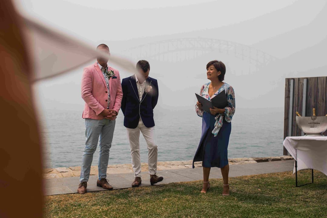 Photo de groupe lors d'un mariage